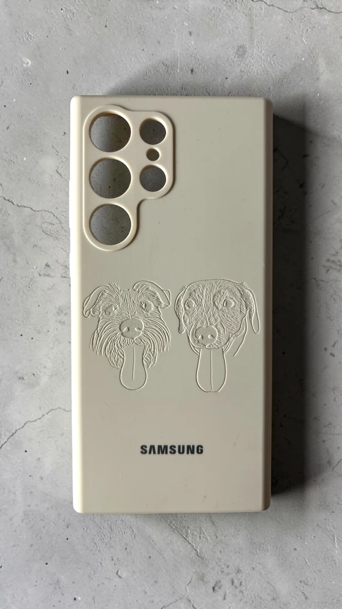 Case ARTEC personalizado con ilustración
